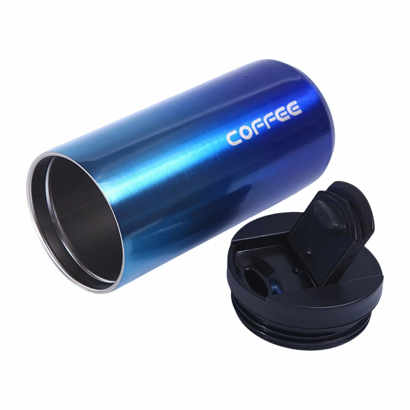 هل توجد أكواب قهوة معزولة مزودة بملعقة تقليب مدمجة؟